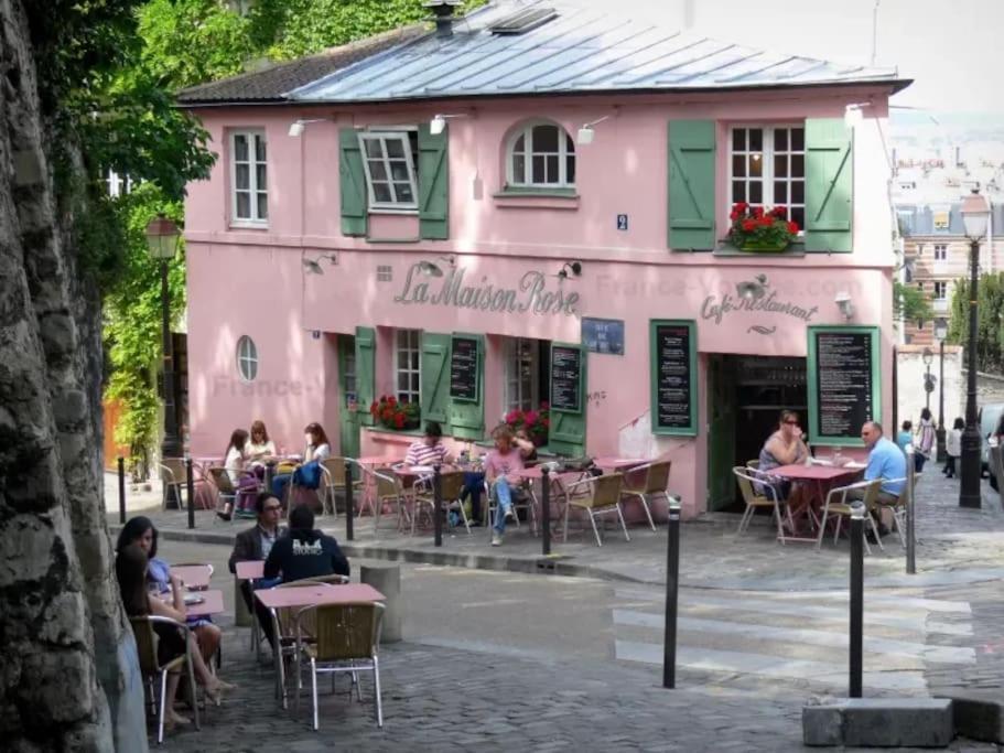 Apartment Montmartre Charm Luxurious Getaway Paris